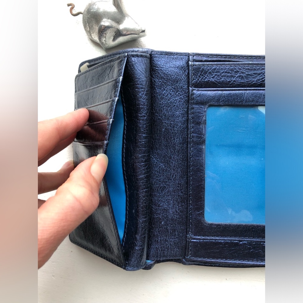 Isabella Fiore 100% leather wallet - metallic blue - rare hard to find - Picture 11 of 17